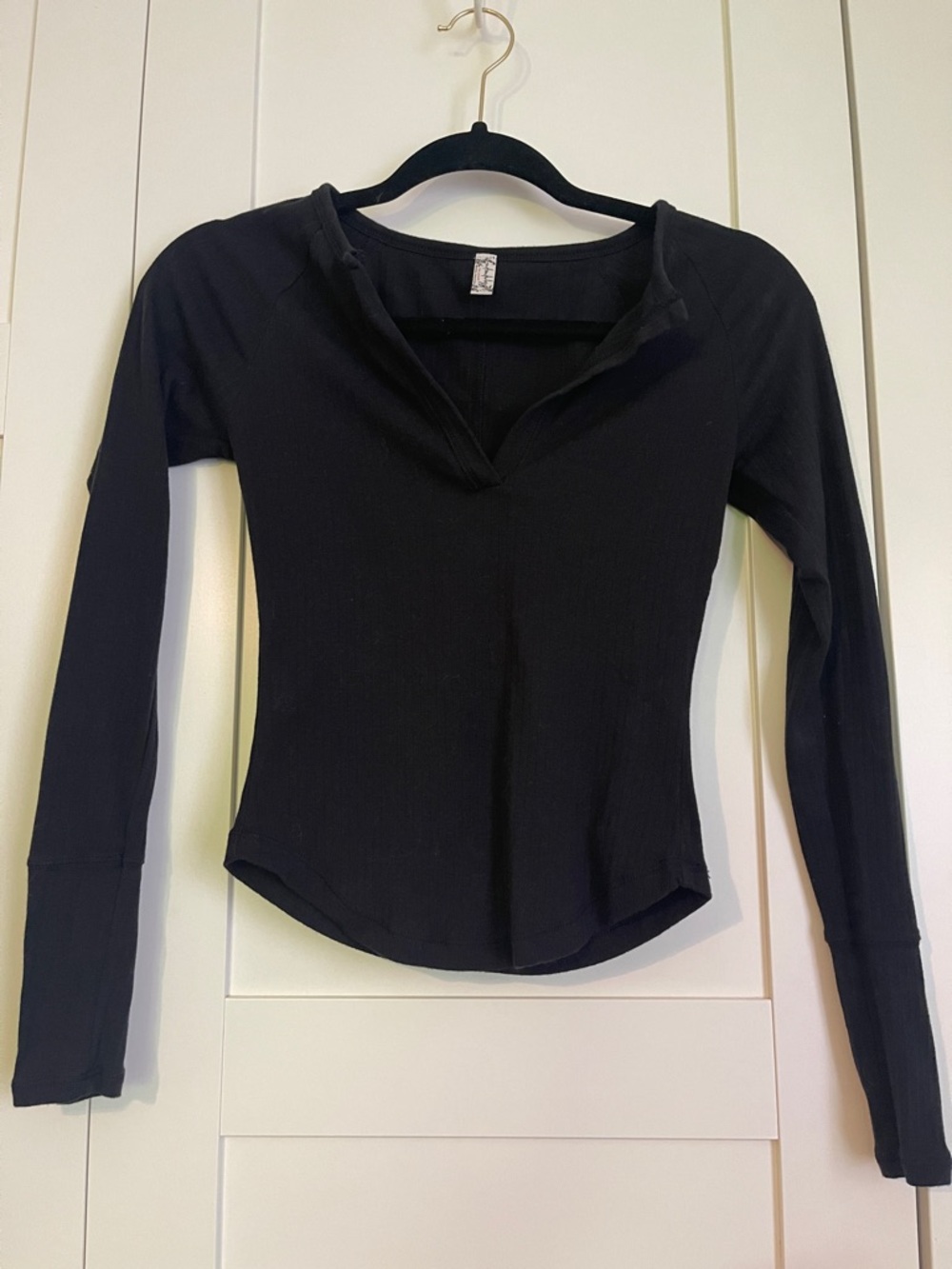 Free People - Black Long-Sleeve Ribbed V-Notch Tee - Women